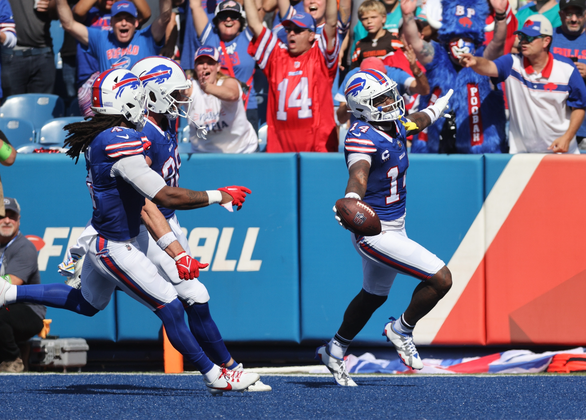 Splash play! Matt Milano forces the fumble; Terrel Bernard