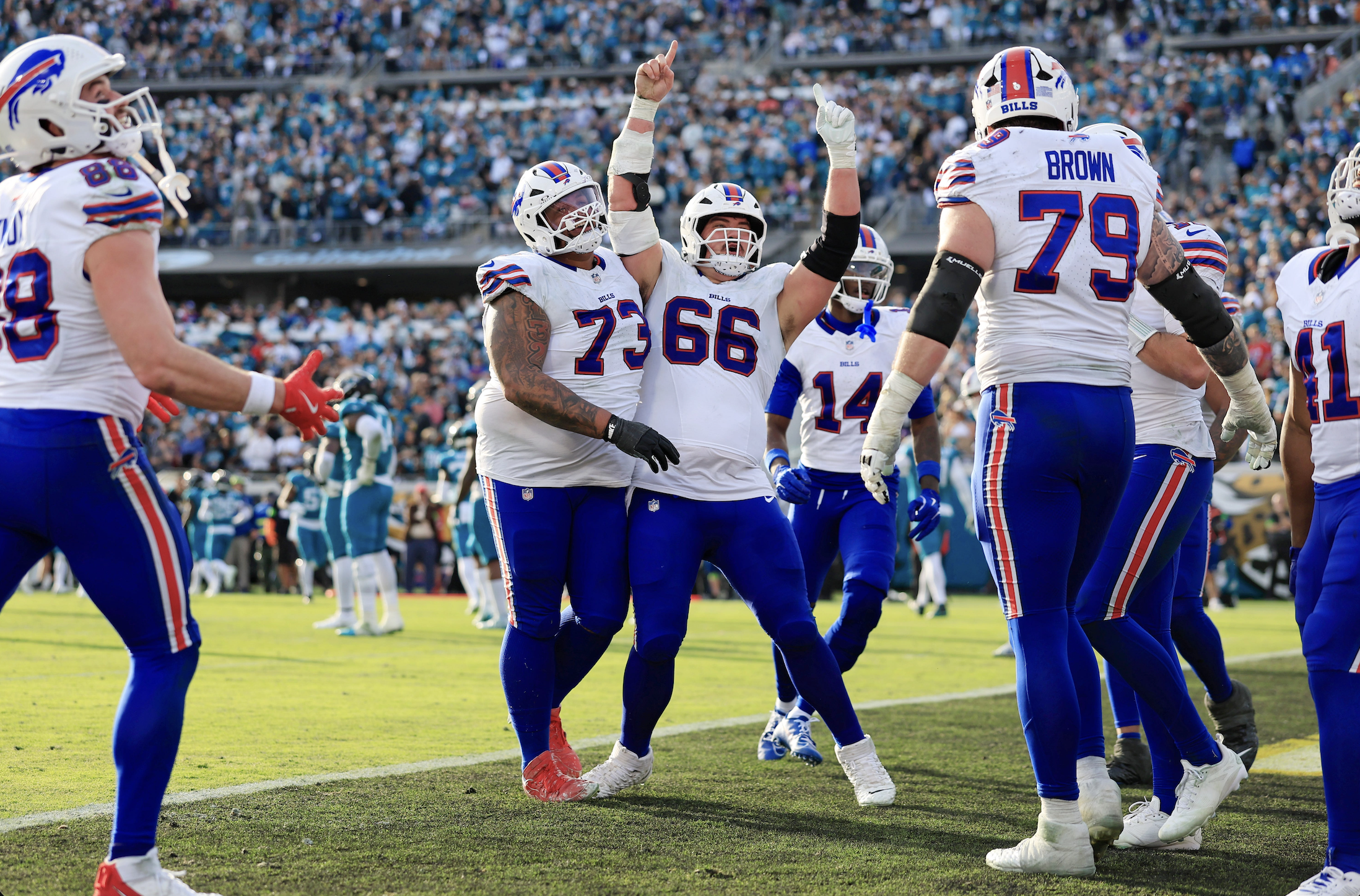 Bills ink McGovern to 4-year, $52 million deal, restructure Oliver’s contract